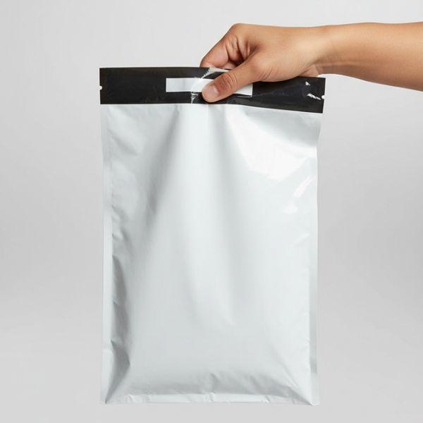 100 Bolsas PolyMailer Para Envíos 25x35 cm de Alta Resistencia - Sobres para Envíos Impermeables con Adhesivo de Seguridad Pro - Conecta Chava Shop