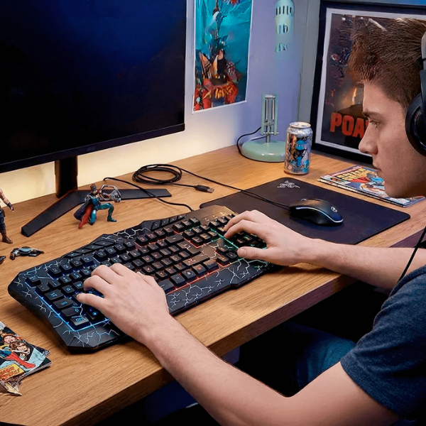 Teclado Gamer RGB en Español de Alta Respuesta - Teclado para Juegos USB Plug & Play con Iluminación LED Dinámica, Calidad Pro 2026 - Conecta Chava Shop